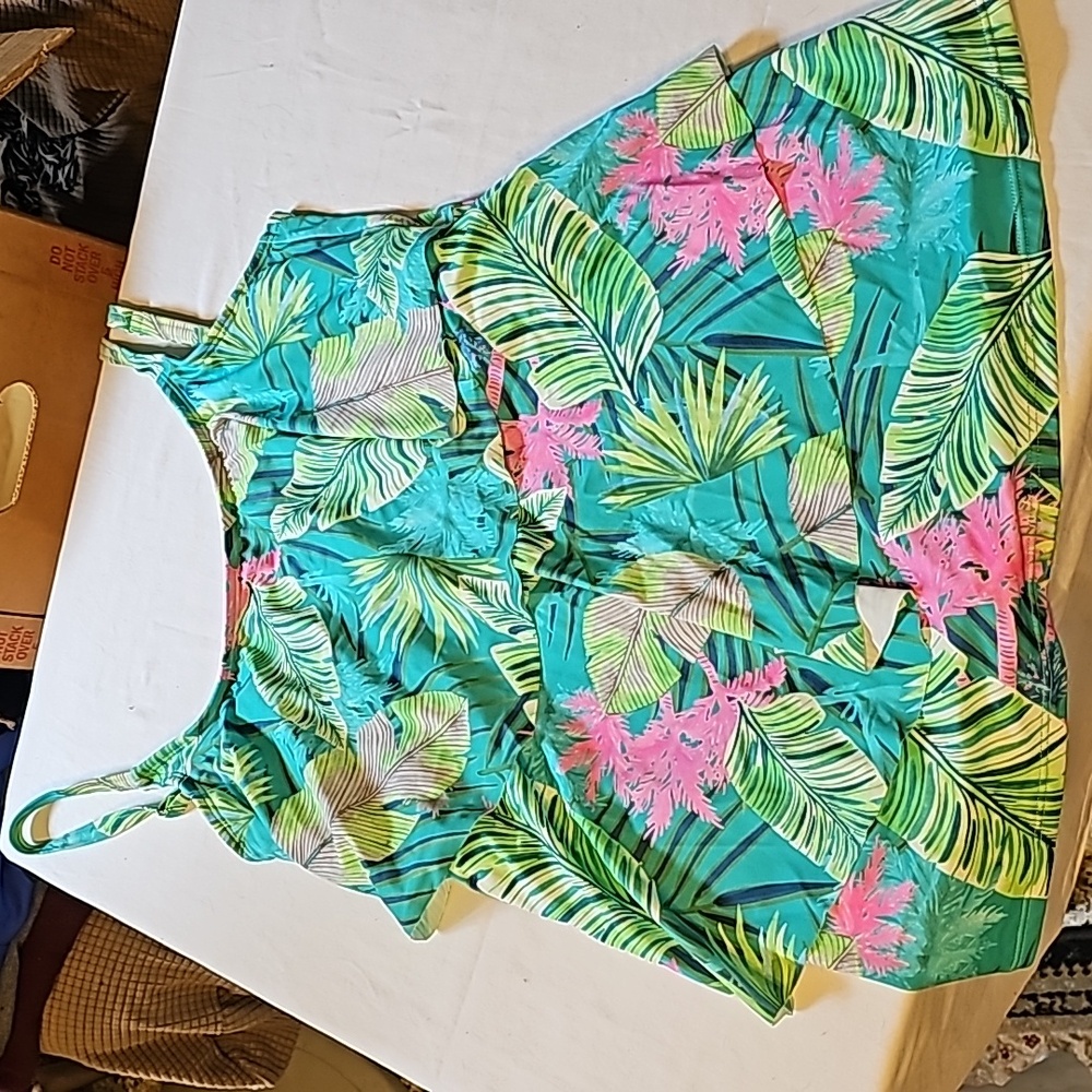 Carolinas Saltwater Tankini Swim Top Only. Size 16. Never worn Adjustable straps